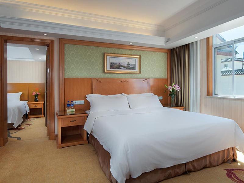 Vienna International Hotel Lijiang Yuxue Avenue Экстерьер фото